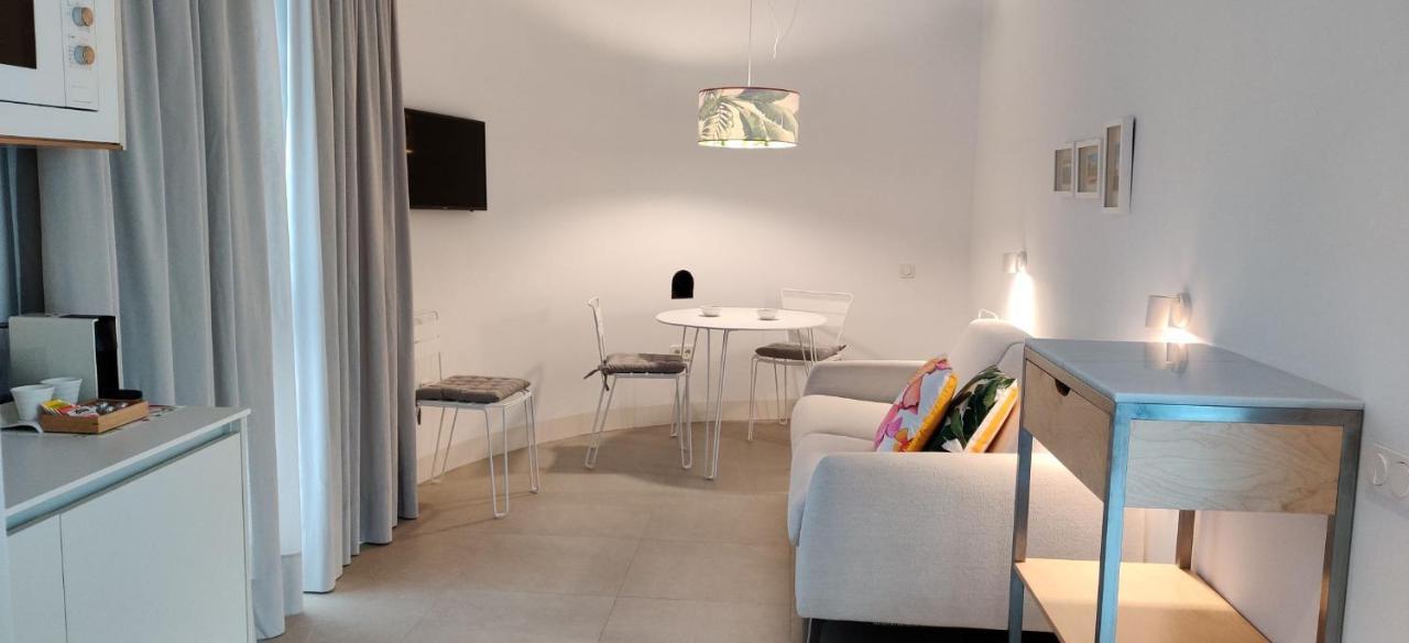 Apartamentos Y Estudios Centricos Conil Home Suite コニル・デ・ラ・フロンテラ エクステリア 写真